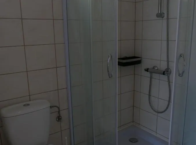 Ferienhaeuser Mit Pool ريفال